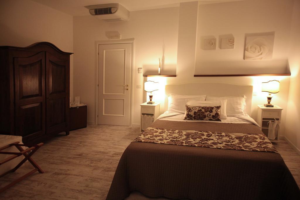 Hotel Domus Lina Fiumicino Esterno foto